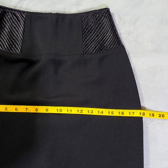 Like New Moda International Pencil Skirt - Picture 8 of 11